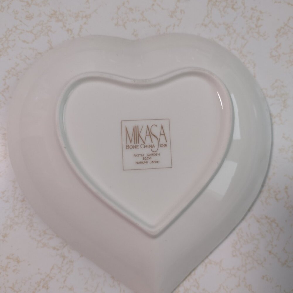 Lovely Mikasa Pastel Flowers Porcelain Heart - Picture 2 of 11